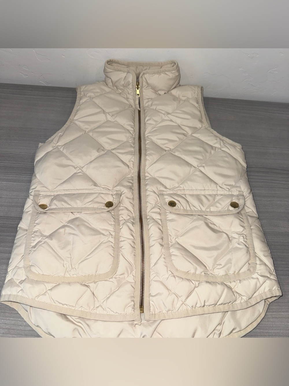 J.Crew Women’s Vest Sz XXS Ivory Color DOWN Puffer Style Zip Up Quilted Jacket